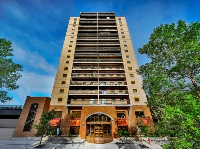 Rideau Tower rental at 90 Garry St., Winnipeg, MB