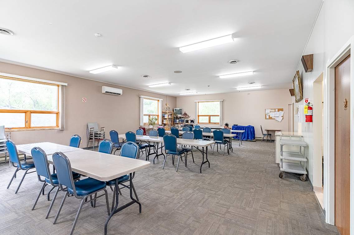 Fort Agassiz rental photo at 1080 Henderson Hwy, Winnipeg, MB