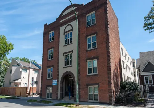 370 Stradbrook Apartment rental at 370 Stradbrook Avenue, Winnipeg, MB, R3L 0J8