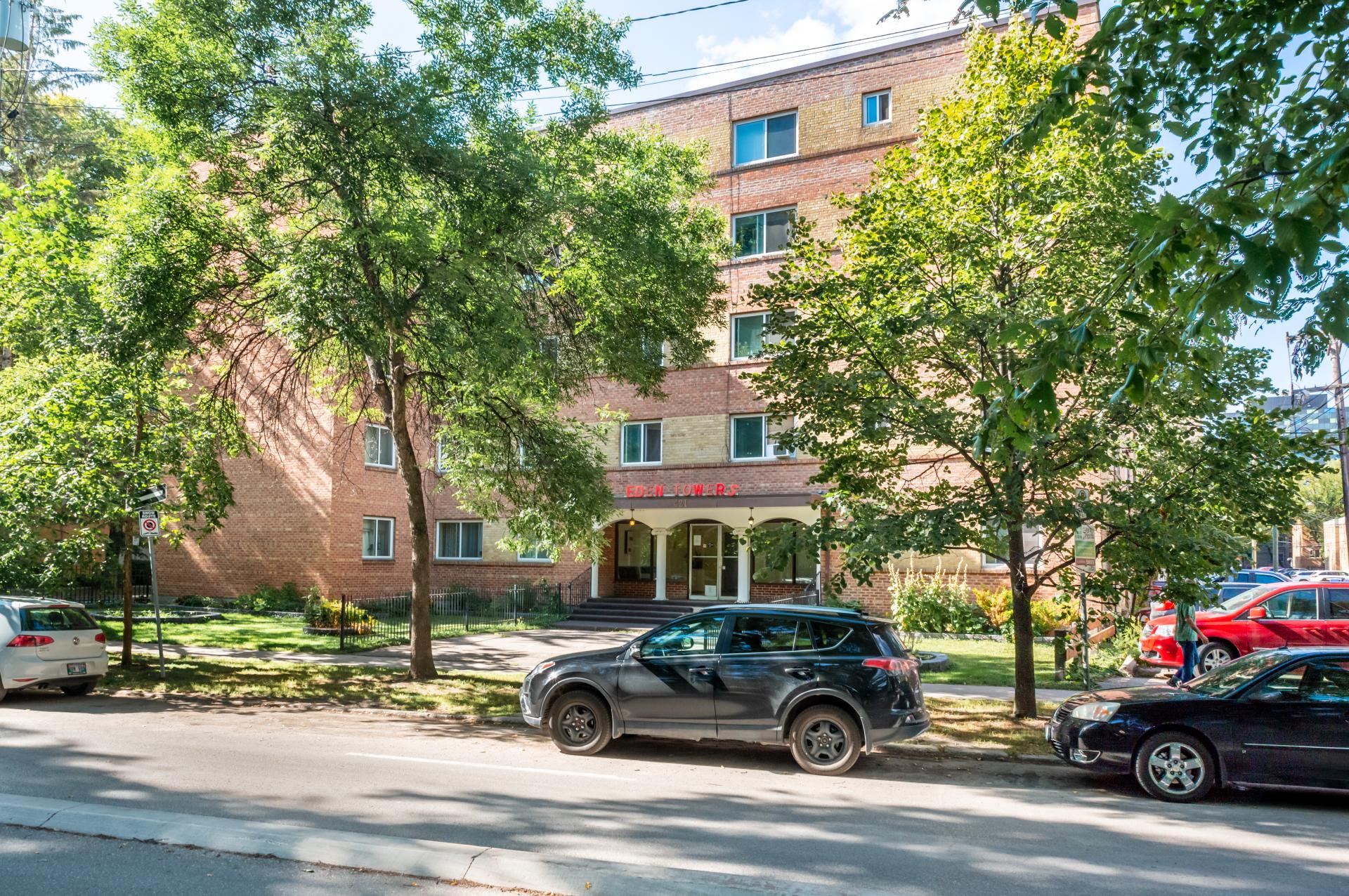 Eden Towers rental at 421 Assiniboine Ave., Winnipeg, MB