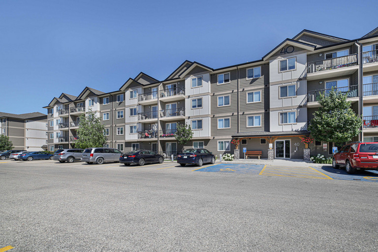 East Concordia Manor rental at 1350 Concordia Ave E, Winnipeg, MB