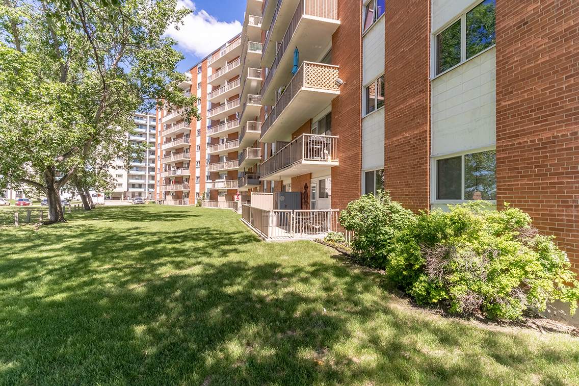 River Gardens rental at 21 Clayton Drive, Winnipeg, MB