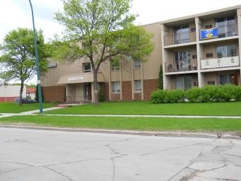 1075 Andrews St rental at 1075 Andrews St, Winnipeg, MB, R2V 3J1