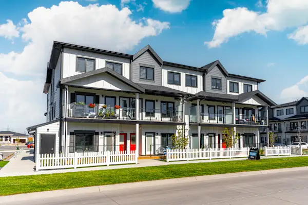 The Pinnacle at Bridgwater rental at 355 Bridge Lake Drive, Winnipeg, MB, R3Y 1Z3