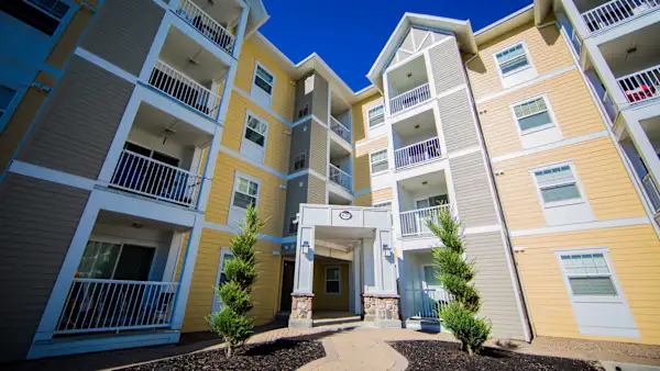 Luna at Aurora rental photo at 4065 Portage Ave, Winnipeg, MB, R4H 1C6