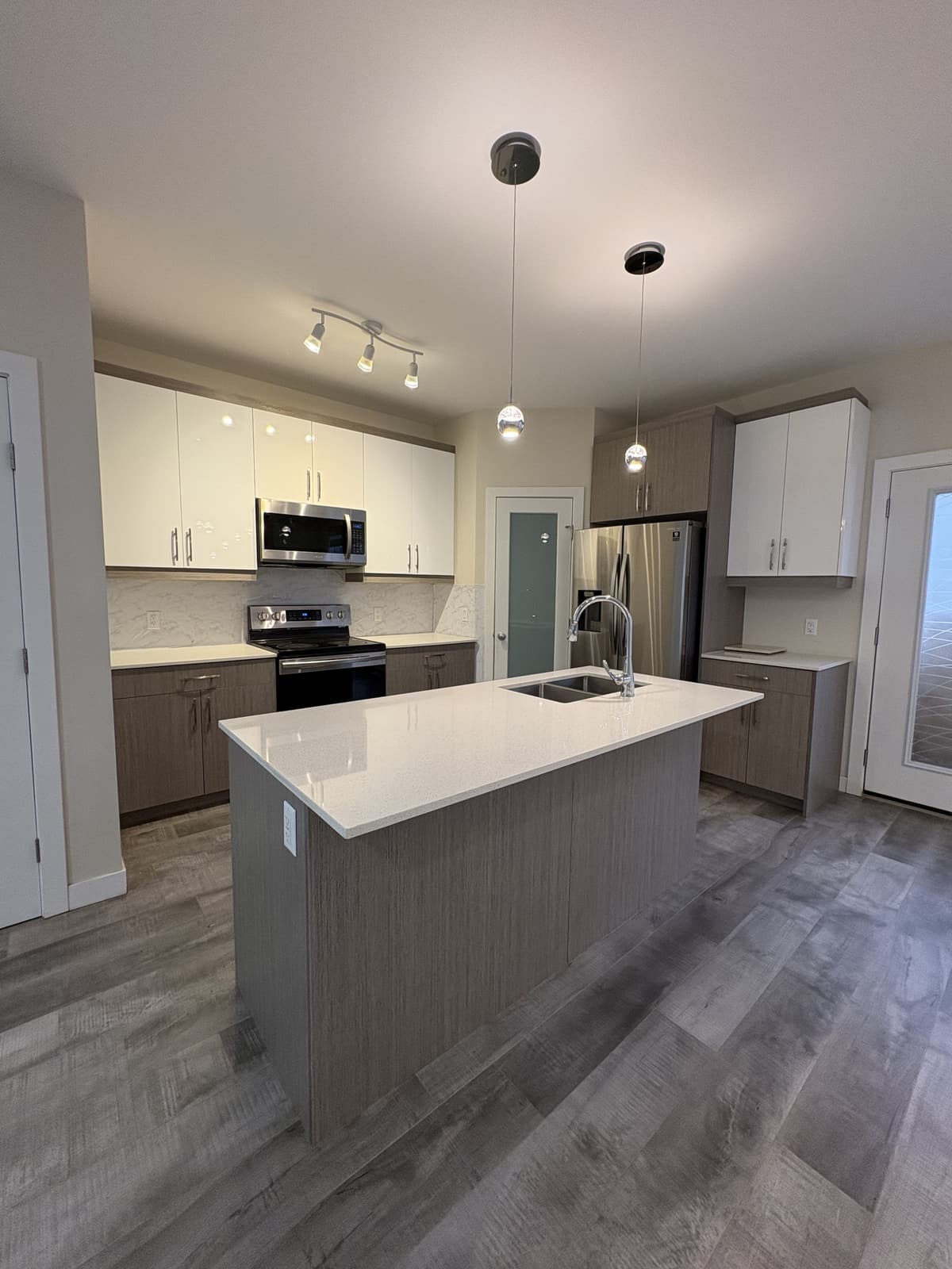 1485 Ravelston Avenue West rental at 1485 Ravelston Avenue West, Winnipeg, MB, R3W 0N7