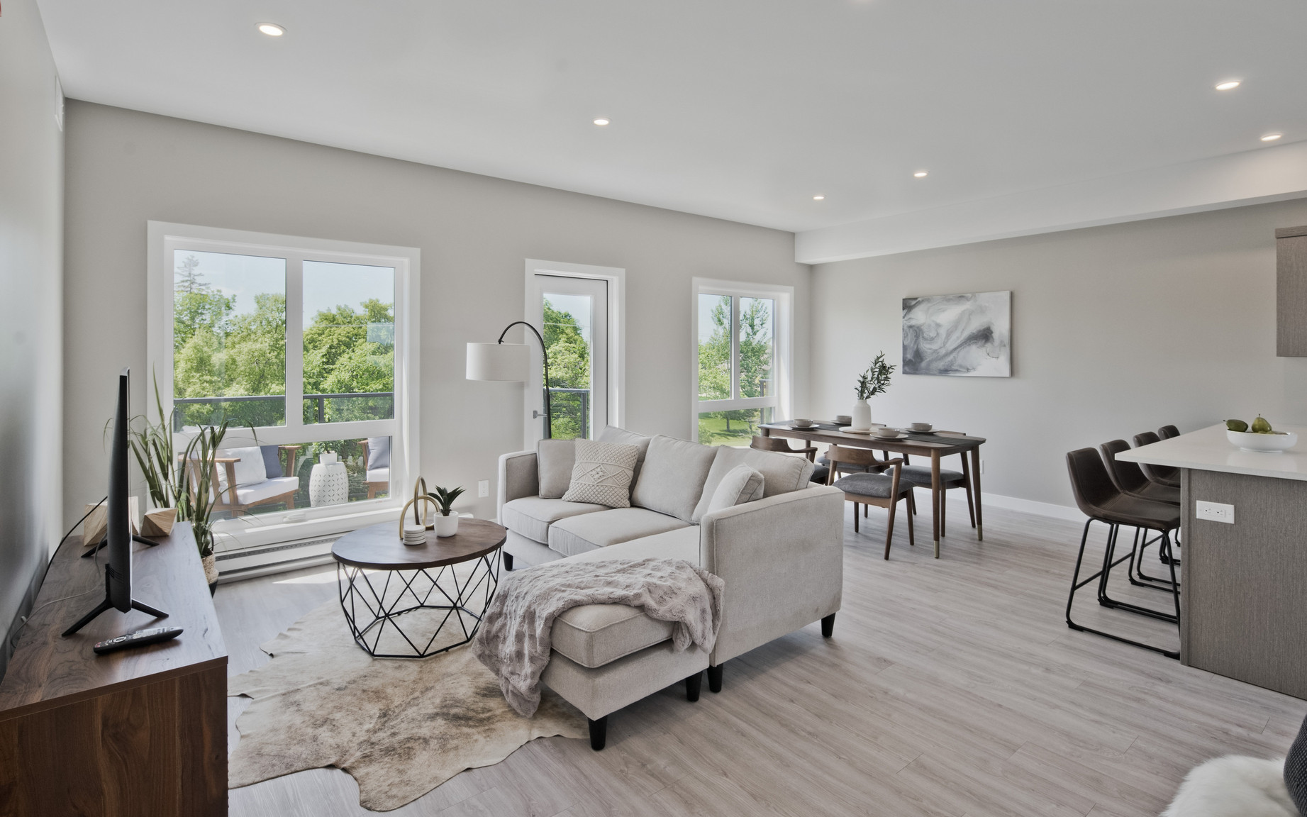 Mackinley Towns rental photo at 1650 Devonshire Drive W, Winnipeg, MB