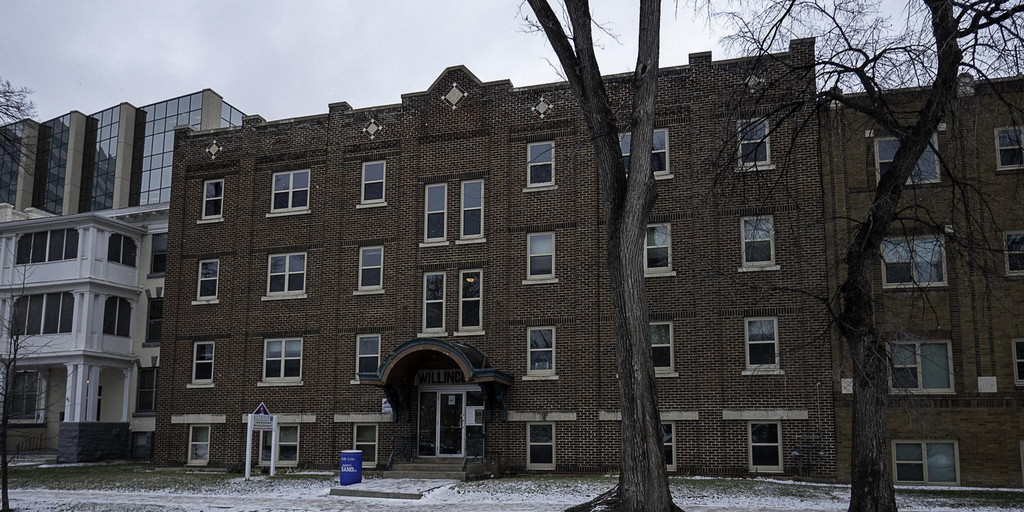 304 Stradbrook rental at 304 Stradbrook Avenue, Winnipeg, MB