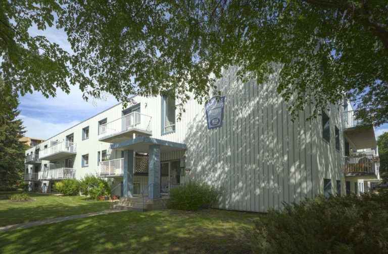 Queensbury rental at 1055 Powers Street, Winnipeg, MB